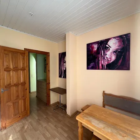 아파트 Cozy Near Santariskes *